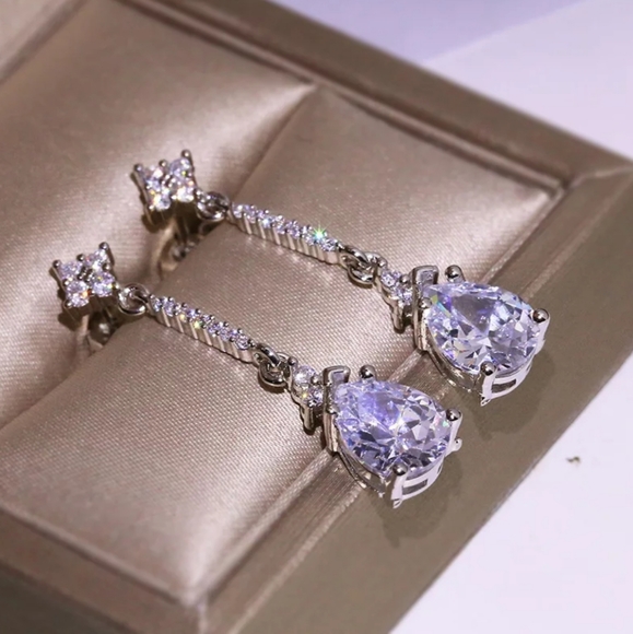 Exquisite .925 Sterling Silver CZ Dangling Earring - Picture 5 of 7